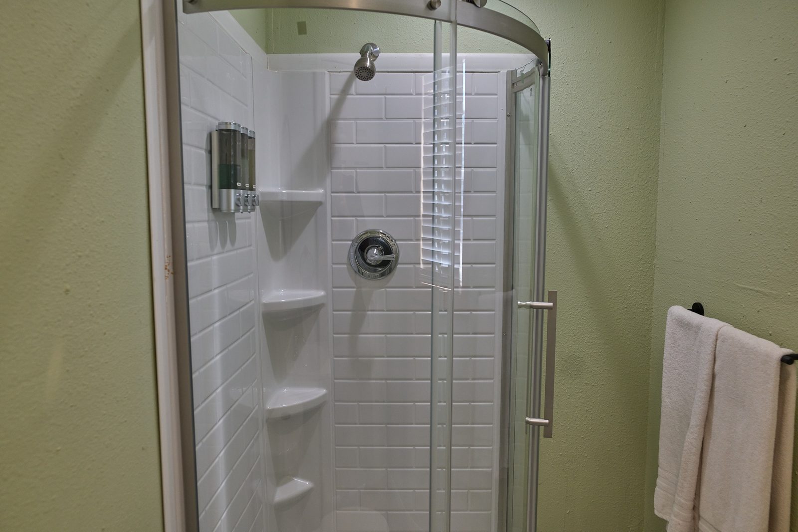 Club house · Bathroom & Shower 2