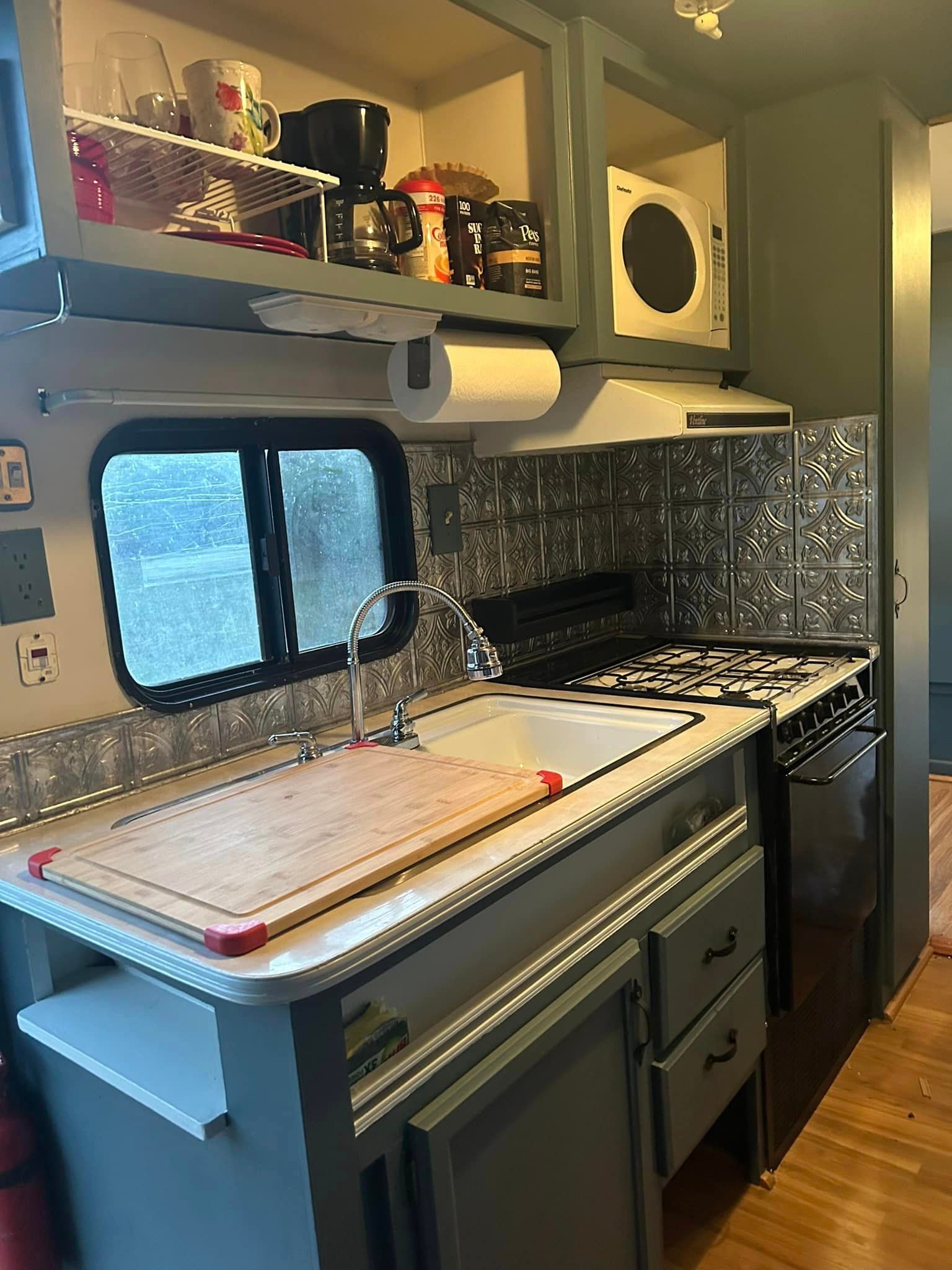 Kitchen & dining