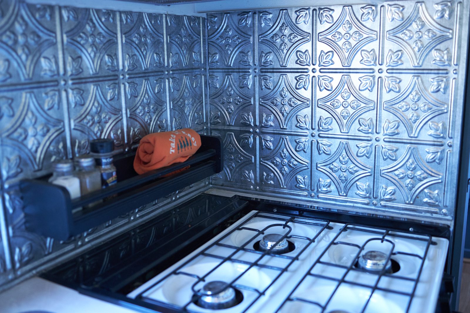 Kitchen & dining